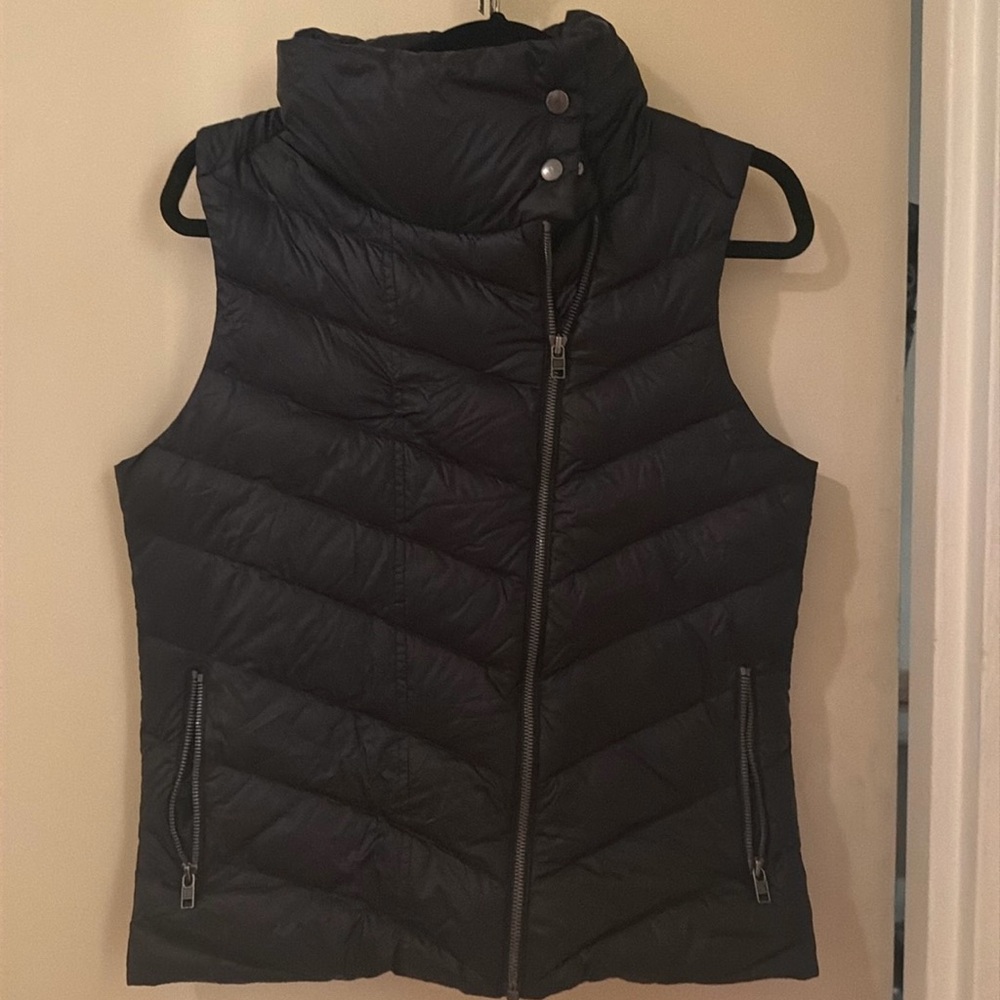 Patagonia Down vest- size medium! Perfect condition